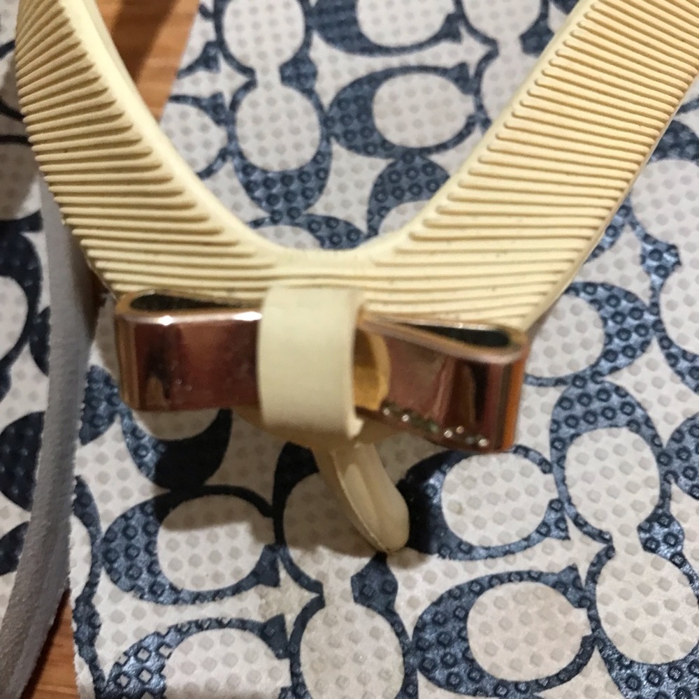 🩴 COACH Flip Flops - Picture 2 of 6